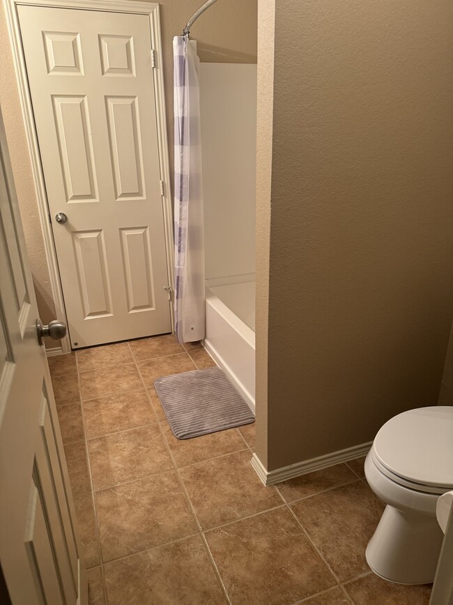 Building Photo - 2300 Stoneleigh Pl