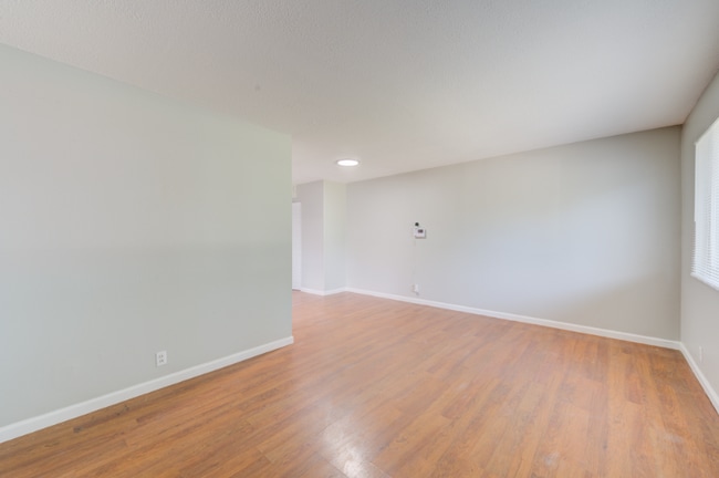 Building Photo - 10760 Tropic Dr