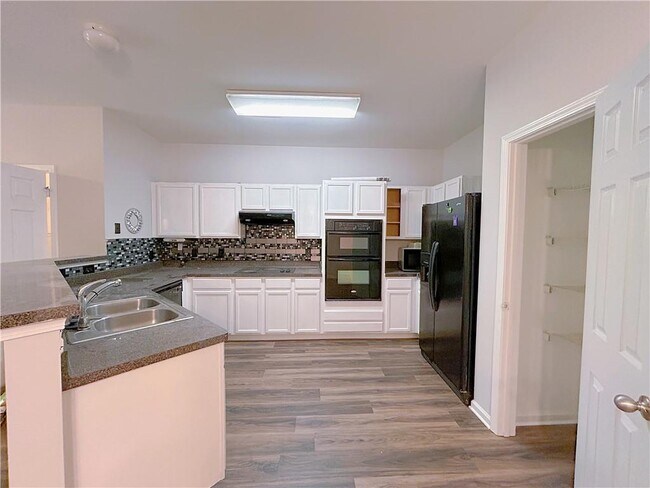 Foto del edificio - 3459 Dianthus Ln NW