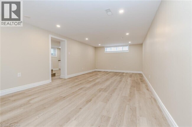 Building Photo - 15 Edinburgh Rd