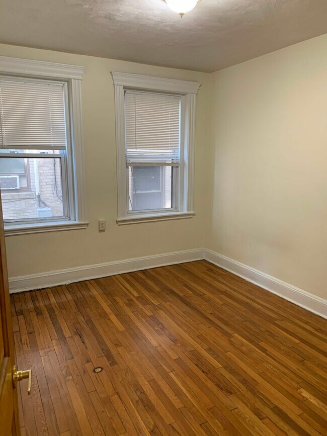 Building Photo - 360 Riverway