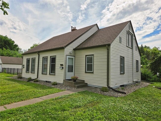 Building Photo - 3858 Wooddale Ave S