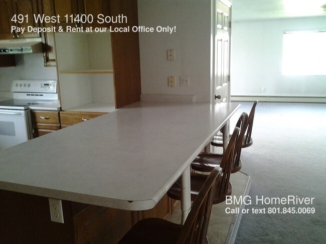 Building Photo - 491 W 11400 S