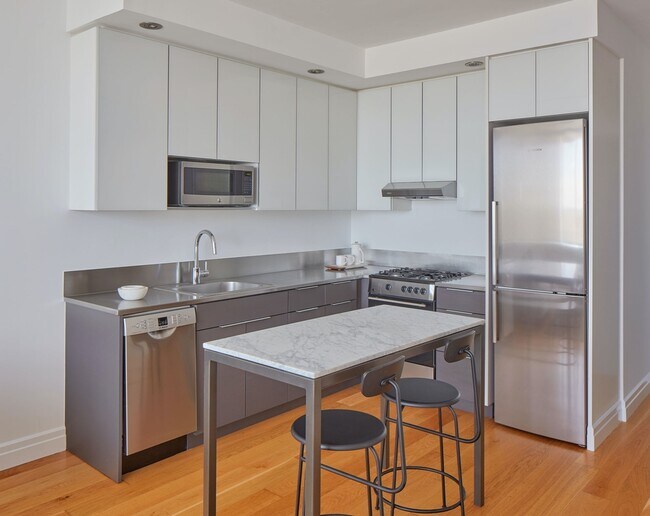 Building Photo - 300 Ashland Pl