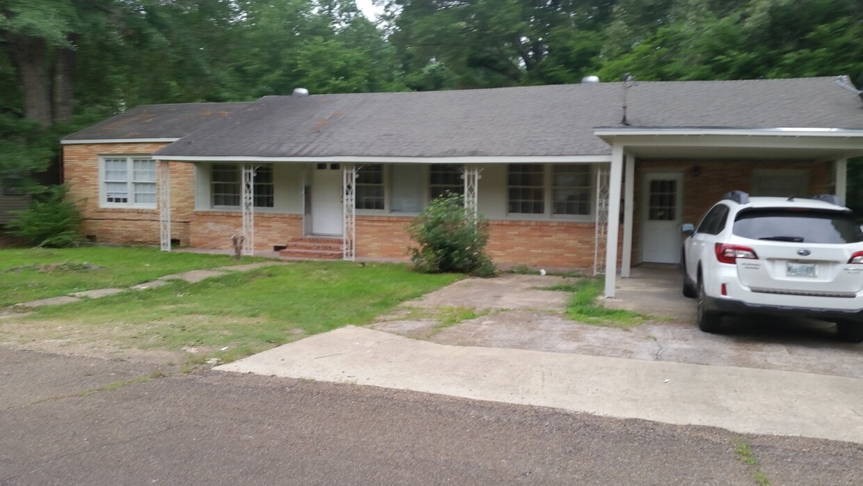 208 Lindbergh Blvd, Starkville, MS 39759 House Rental in Starkville, MS