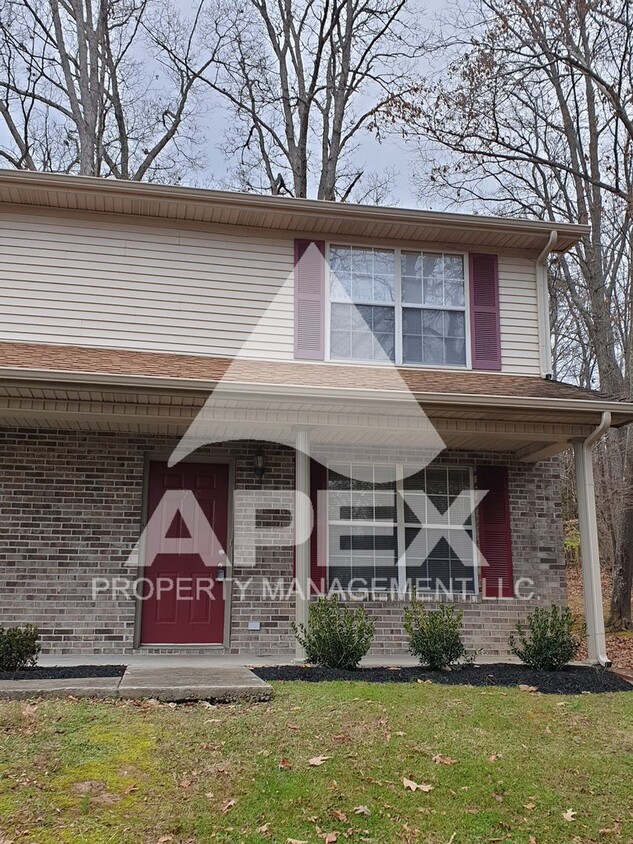 Primary Photo - Spacious 2 Bd 1.5 Ba Townhouse in Halls!