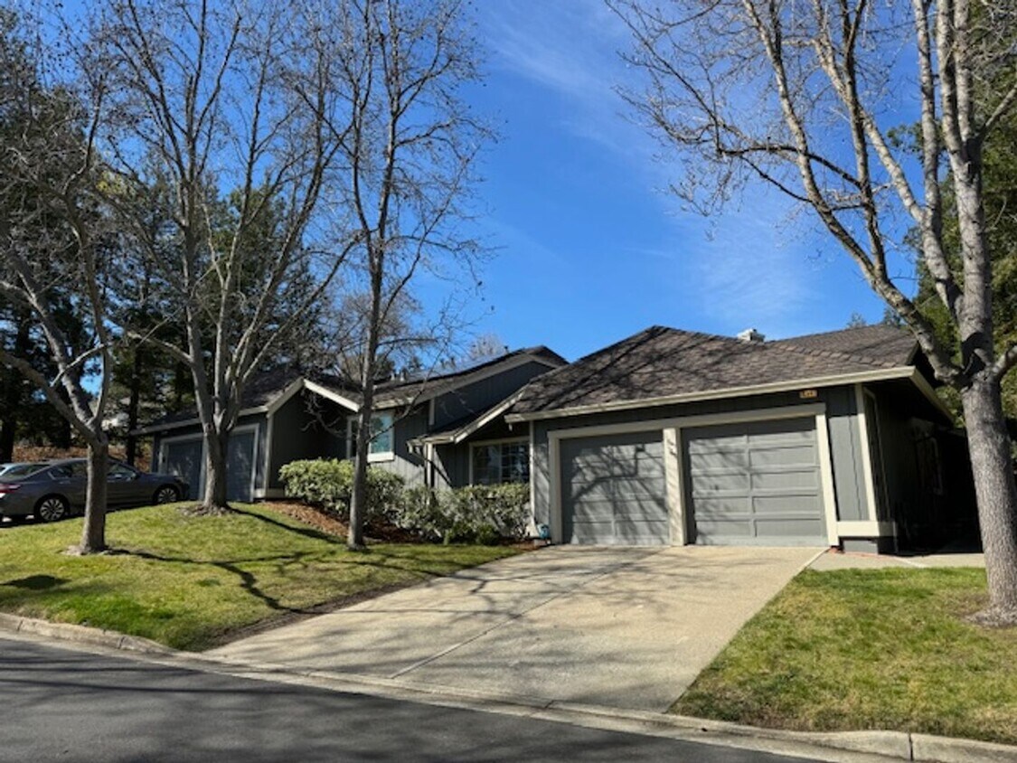 Primary Photo - Beautiful single level townhome in Pleasan...