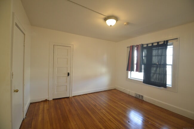 Building Photo - 61 Burr Ct