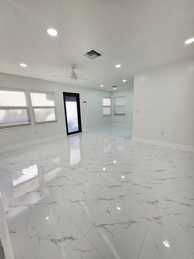 Foto del edificio - 4778 Carver St