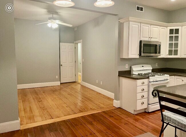 Foto del edificio - 627 E 6th St