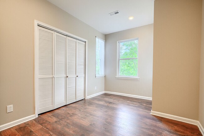 Foto del edificio - 446 N Linwood Ave