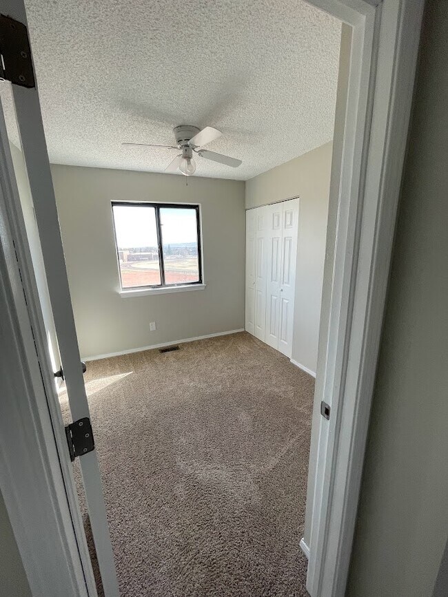 Building Photo - 2260 Ambleside Dr
