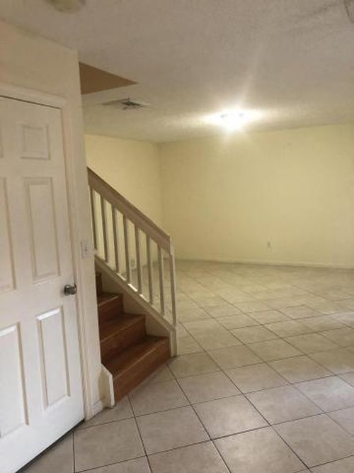 Building Photo - 2224 White Pine Cir