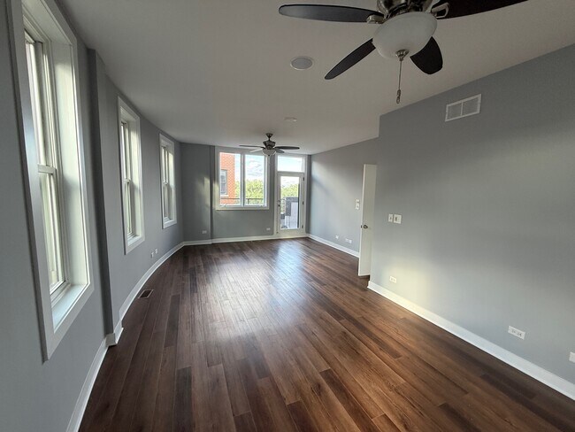 Foto del edificio - 2864 N River Walk Dr