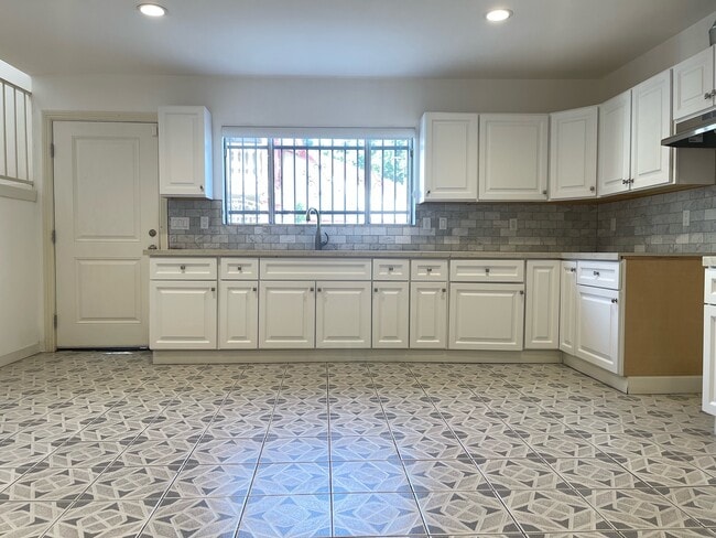Building Photo - 9791 Arleta Ave