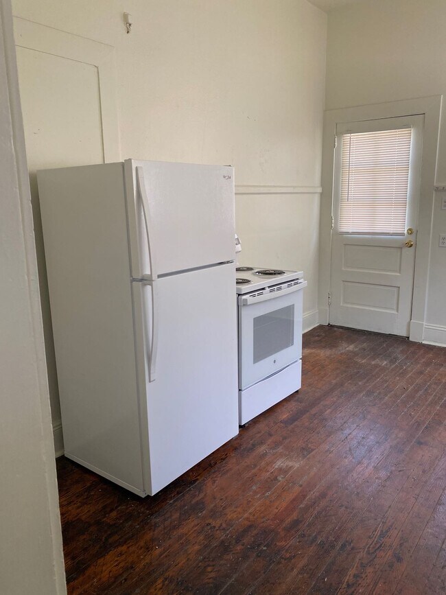 1316 Chamberlain Ave Unit A, Mobile, AL 36604 Apartments in Mobile, AL