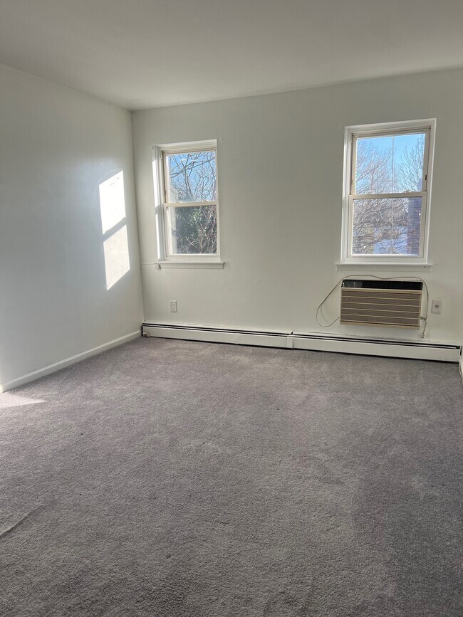 Building Photo - 1248 E 73rd St