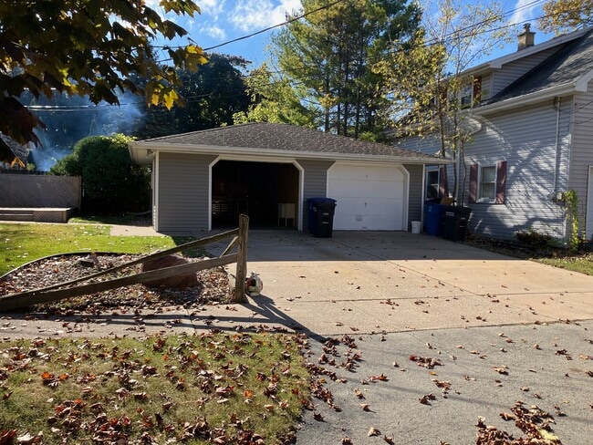 Foto del edificio - 617 Sterling Ave