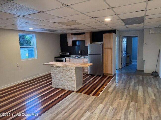 Foto del edificio - 808 Forrest Ave
