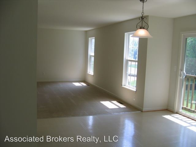 Building Photo - 4 br, 2.5 bath House - 19540 Gates Drive