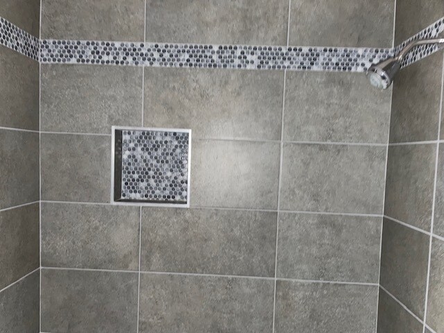 Shower - 5131 Burlingame Dr