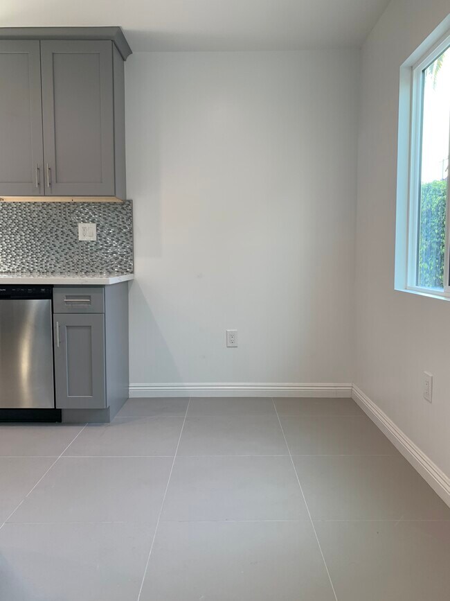 Building Photo - 4122 Grand View Blvd