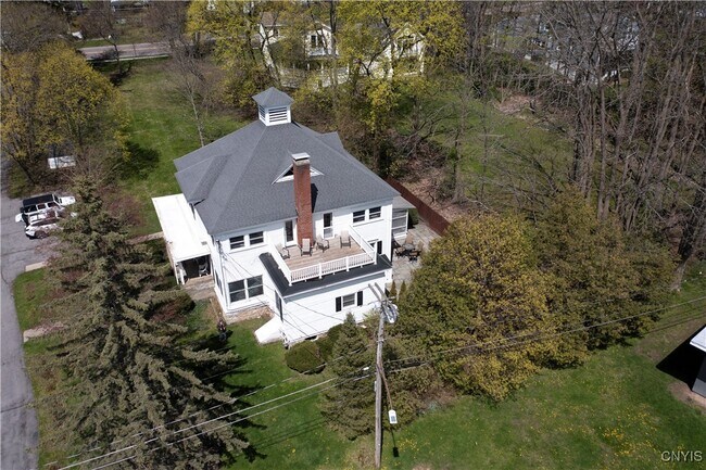 Foto del edificio - 40 Lakeview Cir