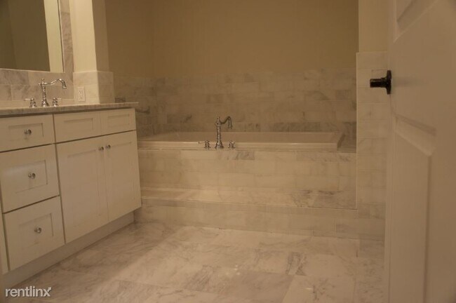 Foto del edificio - 425 River Rd