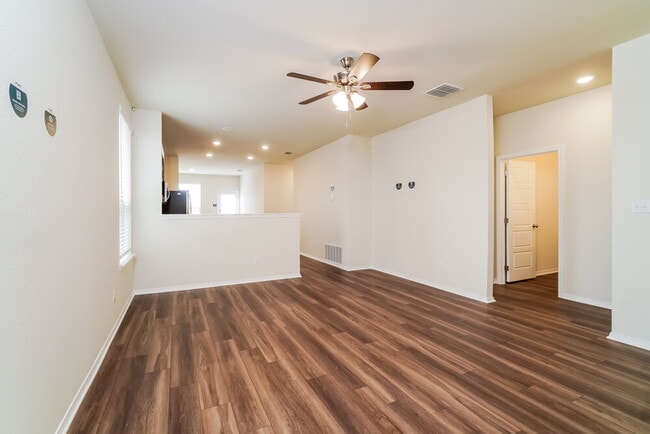 Building Photo - 274 Cobb Br Dr