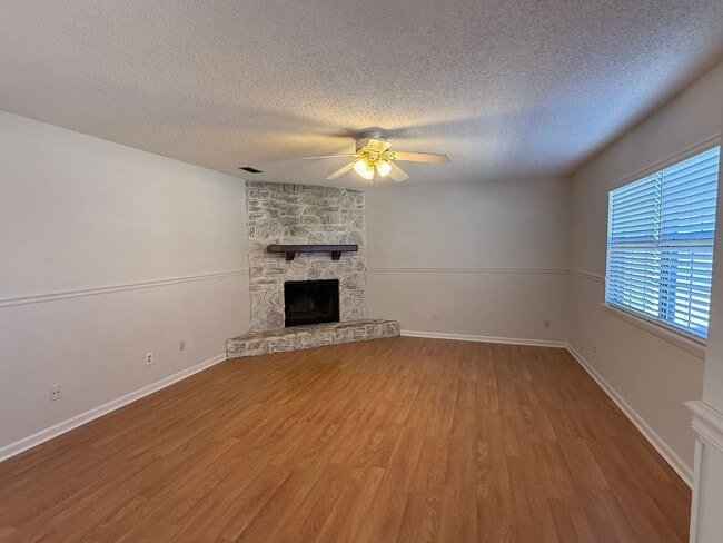 Building Photo - Beautiful Home in Valdosta, Ga!