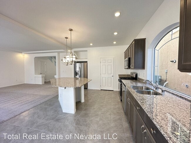 Building Photo - 4 br, 3.5 bath House - 7745 Bellenden St