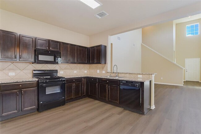Building Photo - 604 Red Tails Dr