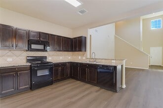 Building Photo - 604 Red Tails Dr