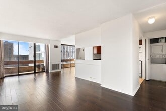 Building Photo - 1326 Spruce St