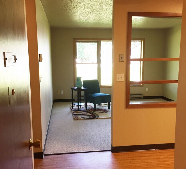 Building Photo - 128 Parkway Ln