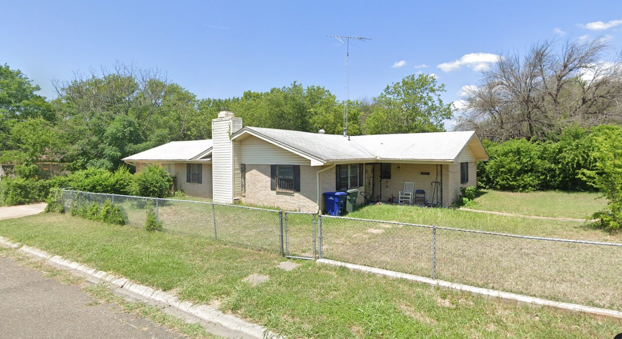 Foto principal - 101 E Cherokee Dr