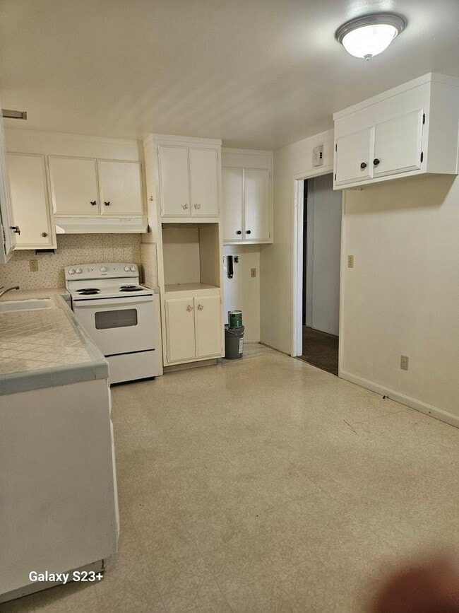 Building Photo - Northeast Home On Quiet Cul De Sac
