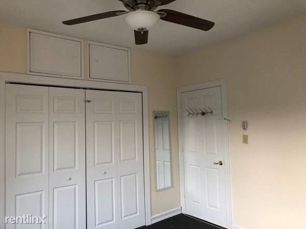Building Photo - 4 br, 1 bath Apartment - 1639 Hendrickson St