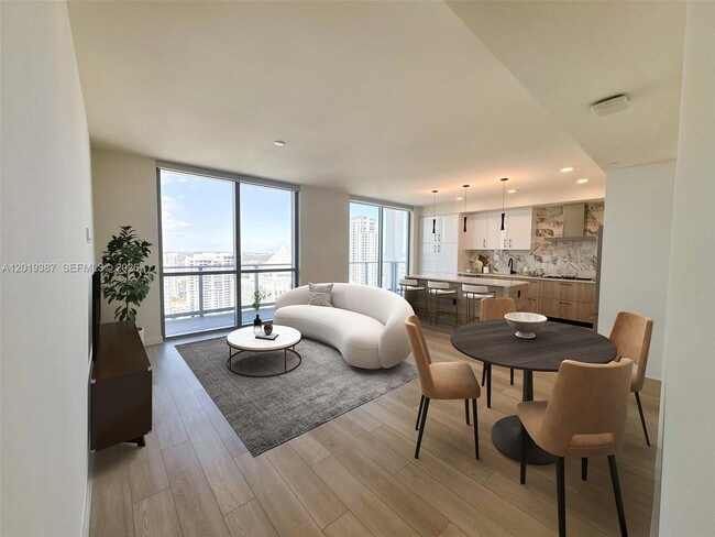 Foto del edificio - 333 S New River Dr E