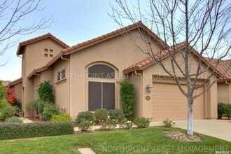 Building Photo - 1020 Souza Dr