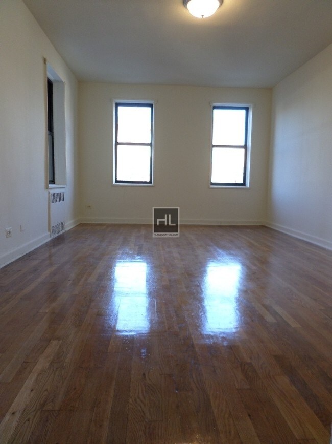 Building Photo - 37-10-37-76 76th St