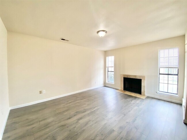 Foto del edificio - 8001 Rothington Rd