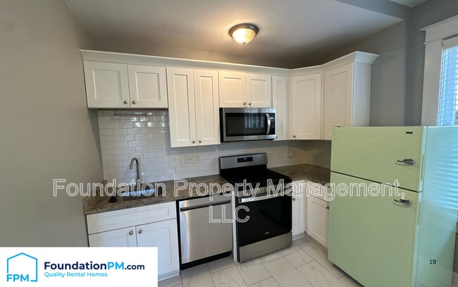 Foto del edificio - 1756 Lawrence Ave