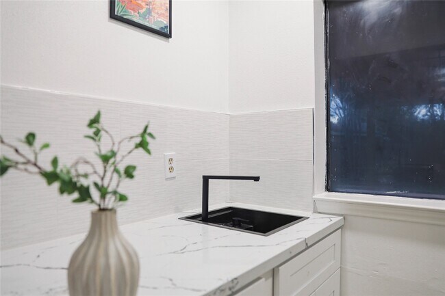 Foto del edificio - 10411 Rippling Fields Dr