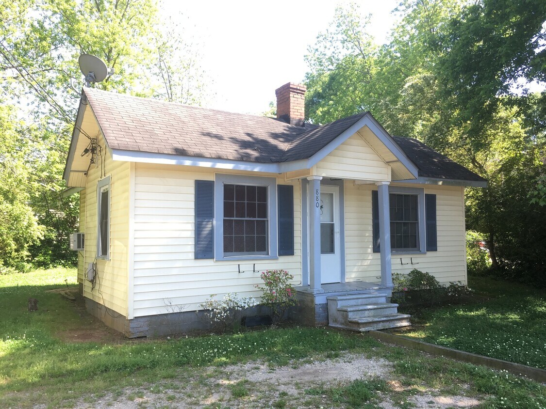 Primary Photo - 880 Sunset Drive - Available March!