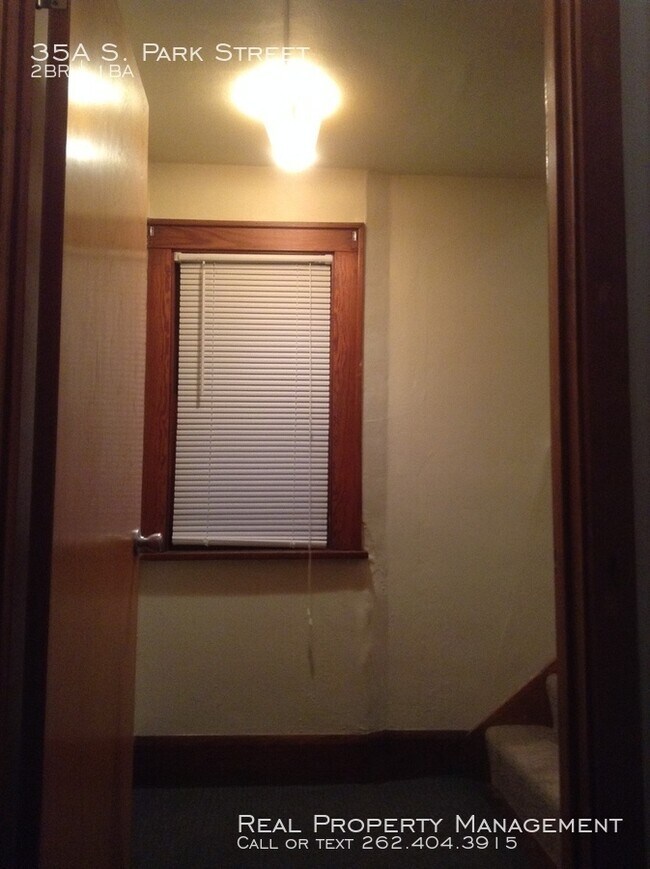 Building Photo - Private Entry Upper Duplex
