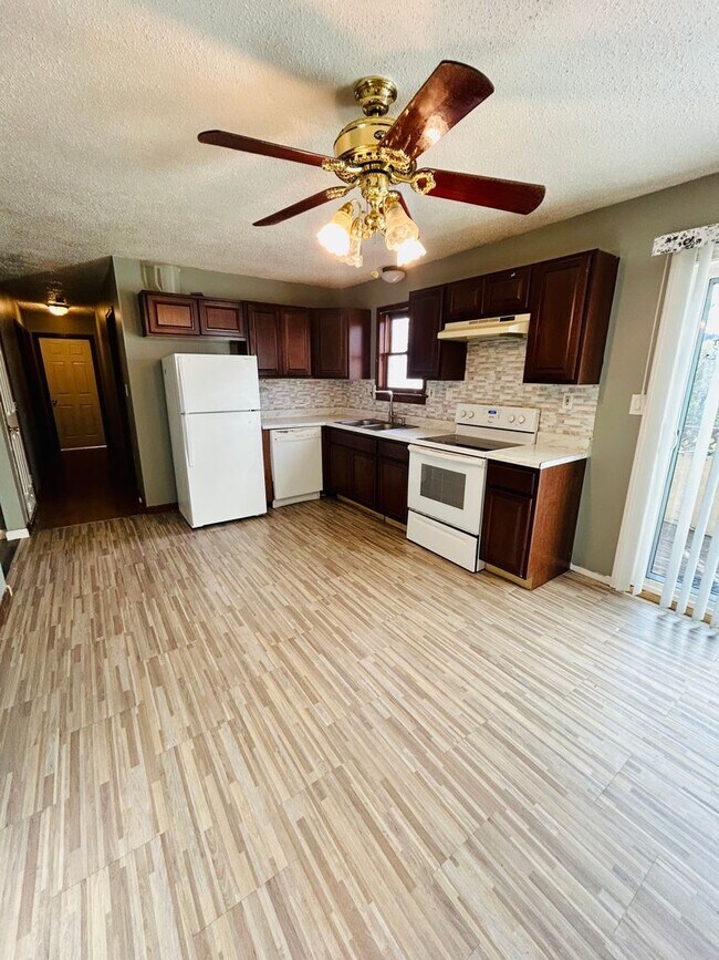 Foto del edificio - Charming 3-bedroom, 2-bath home in East Stroudsburg