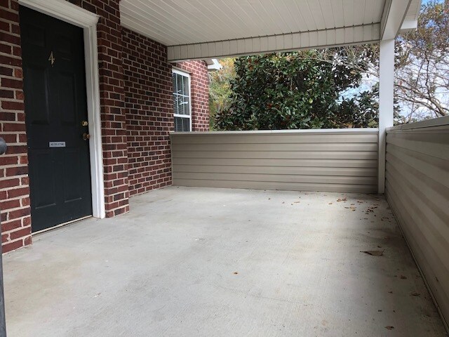FRONT PORCH - 409 Jefferies Ln