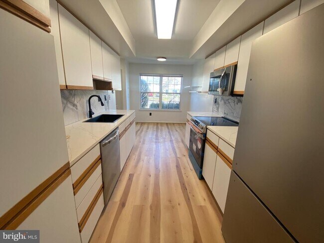 Foto del edificio - 6603 Colonial Ct