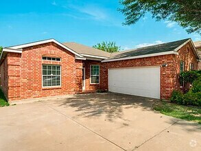 Building Photo - 210 Maplecrest Dr